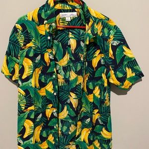 Men’s Fun Medium button down shirt!